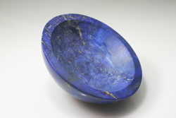 Photo showing the bottom of the cabochon which has been partially hollowed out.