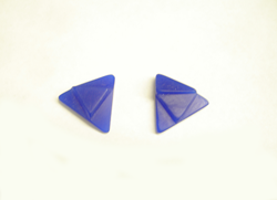 Carved blue wax carved into Triangular shapes as samples to carve Black Onyx like them.