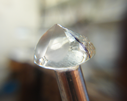This is a side view of the same stone showing the first 2 facets.