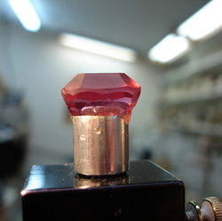 I am now working on the crown of the pink Spinel.