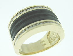 Shows a ring which they want inlaid with a black jade which will arch over the top of the ring.