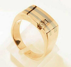 A 14 karat yellow gold ring with a small princess cut diamond and 2 long narrow silvery stripes of Silicon.