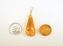 Yellow amber rough material.