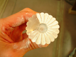 I am now using a hand grinder to roughly carve the flower petals.