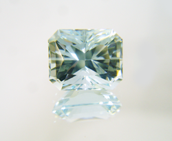 Shows the finished Radiant cut Aquamarine.